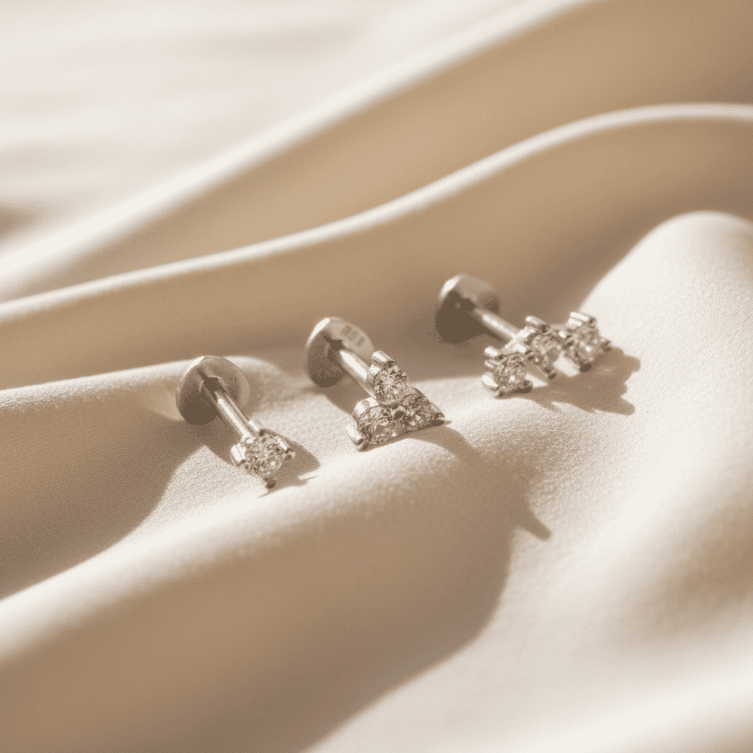 Celestial Charm - Celestial platte achterkant studs set met diamanten details voor kraakbeen- en oorlel piercings