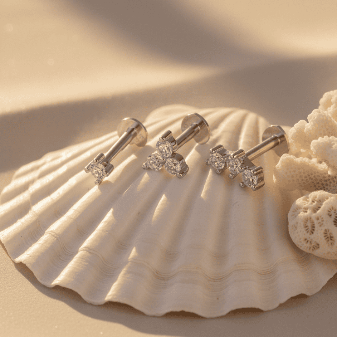 Celestial Charm - Celestial platte achterkant studs set met diamanten details voor kraakbeen- en oorlel piercings