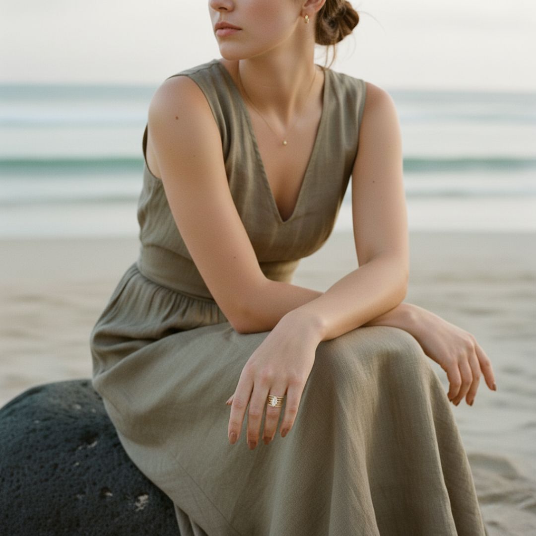 Celestial Glow - Anello regolabile in acciaio inox tono oro con pietra di zirconia