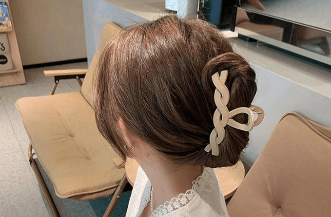 Elegant nude hair accessories set - 3 fashionable hair clips for all hair types-4