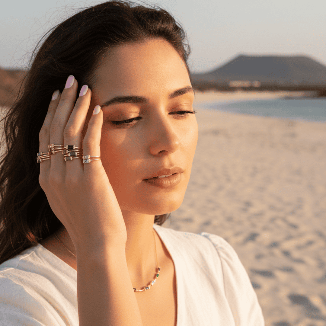 Elegante baguette geboortesteen ring in verguld sterling zilver