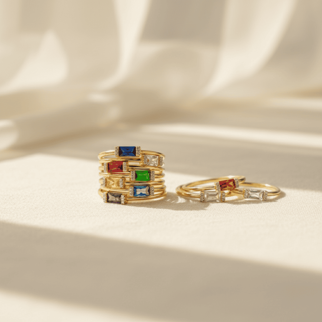 Elegante baguette geboortesteen ring in verguld sterling zilver