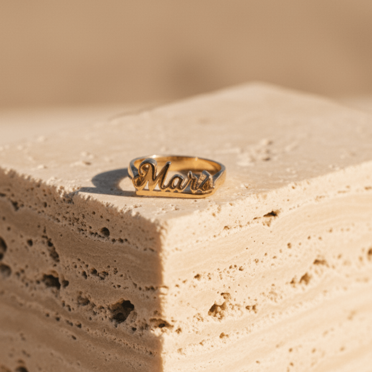 Elegante ring met aangepaste naam - verguld of gerhodineerd sterling zilver