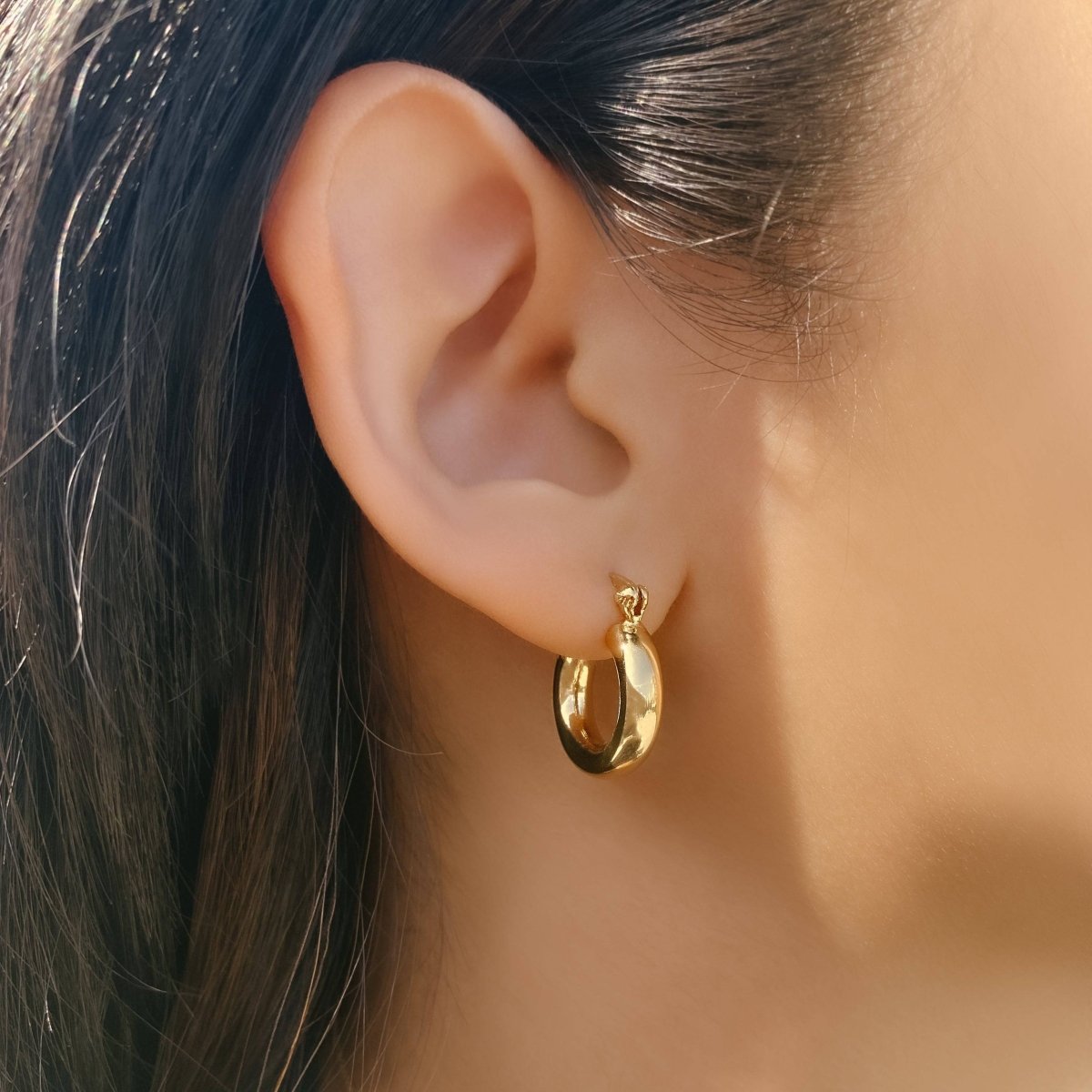 Elegant 18kt Gold Filled Small Hoop Earrings for Women - Lightweight & Durable 1