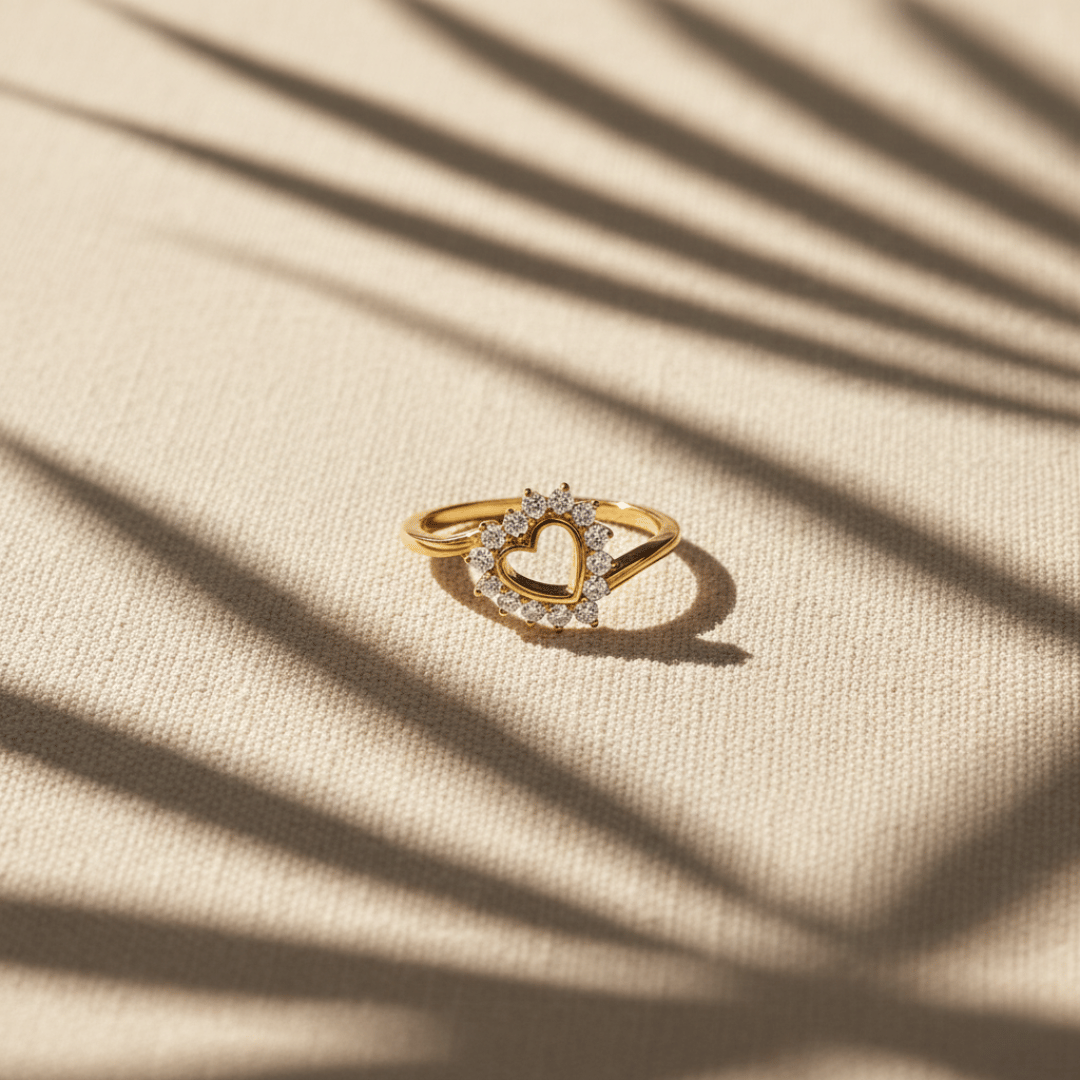 Elegante hartvormige ring - verguld met verstelbare pasvorm en cubic zirconia