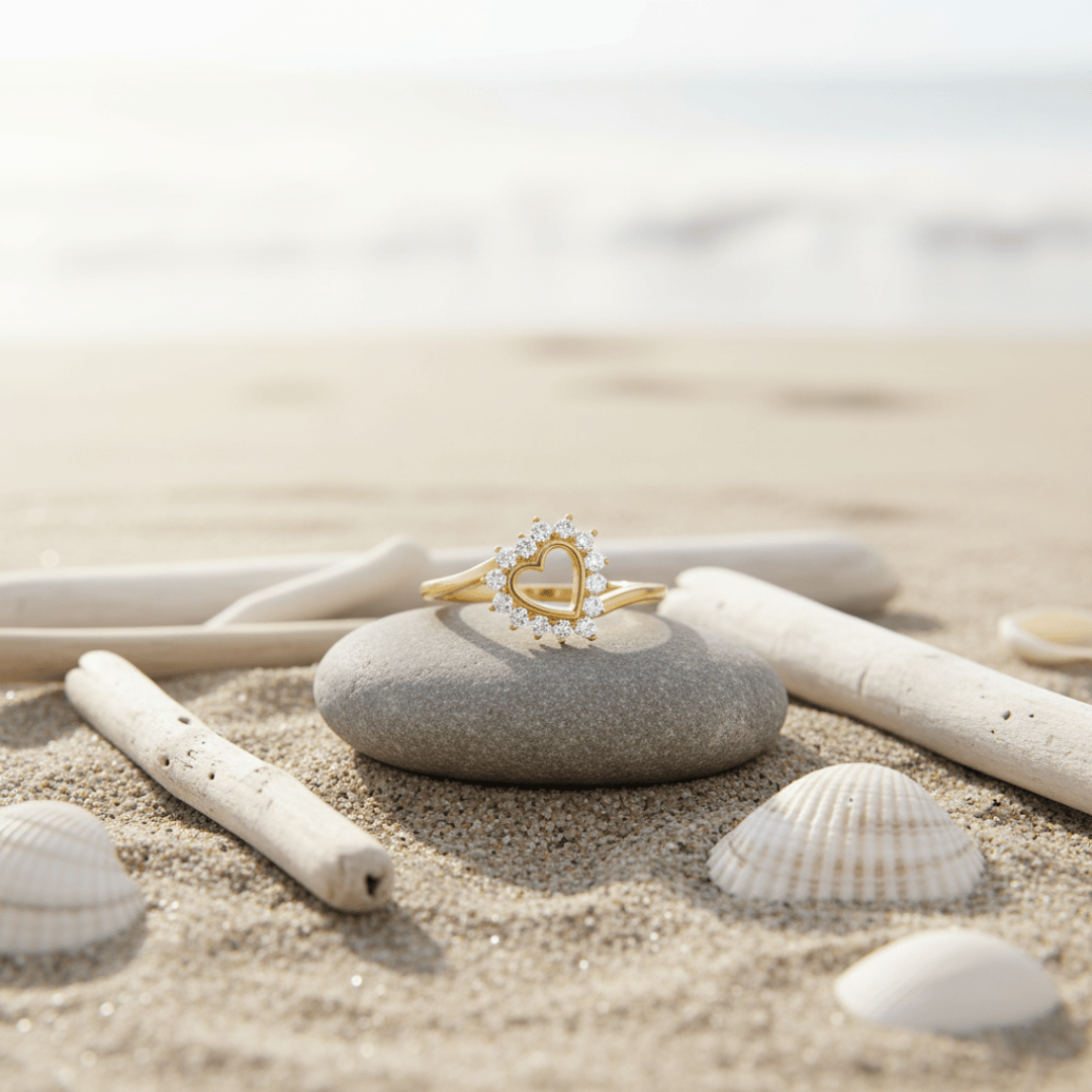 Elegante hartvormige ring - verguld met verstelbare pasvorm en cubic zirconia