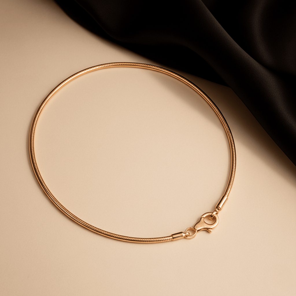 Elegante minimalistische polshorloge met unieke slangen gesp voor tijdloze stijl