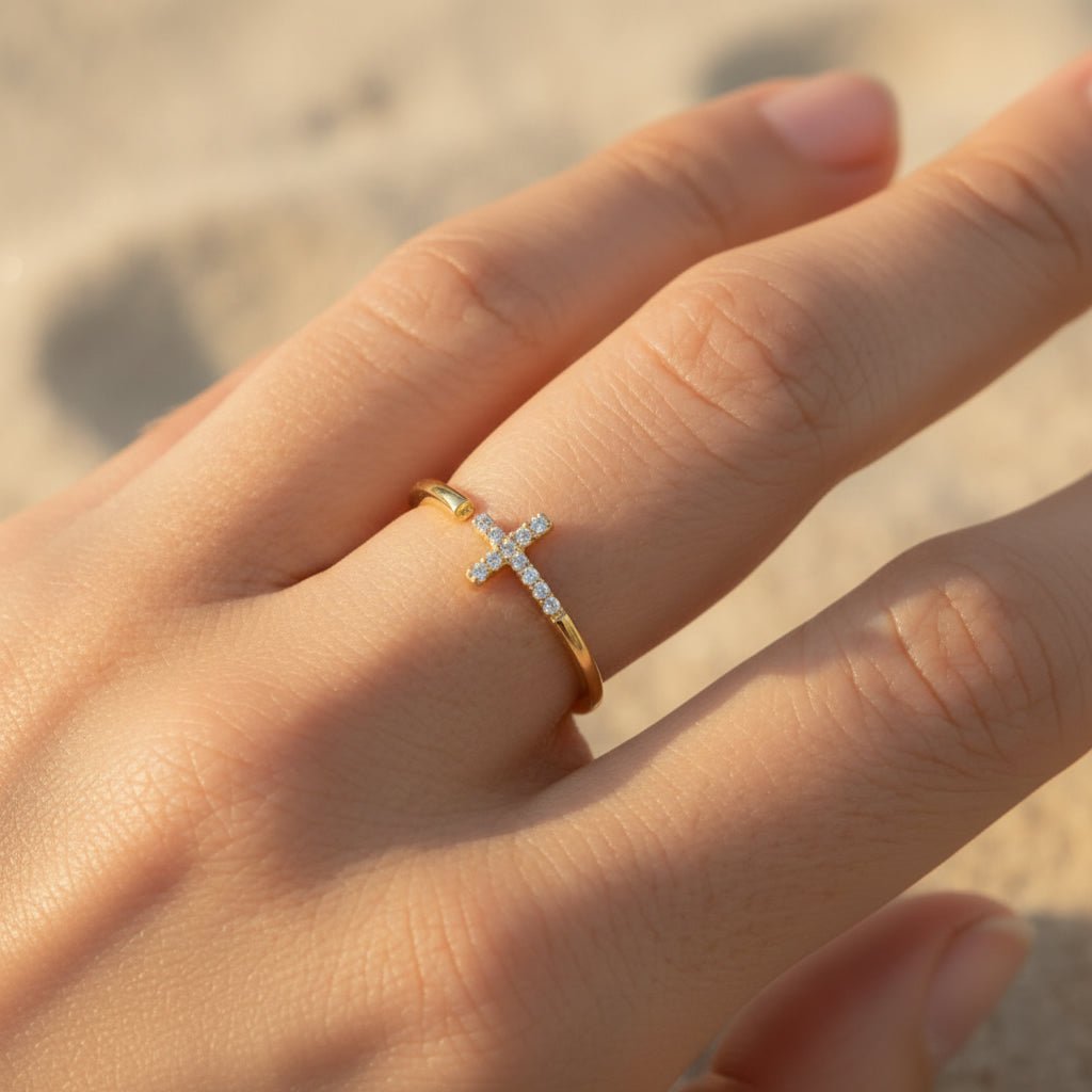 Elegante open manchet ring - zijwaarts kruis ontwerp in goud plating, hypoallergeen