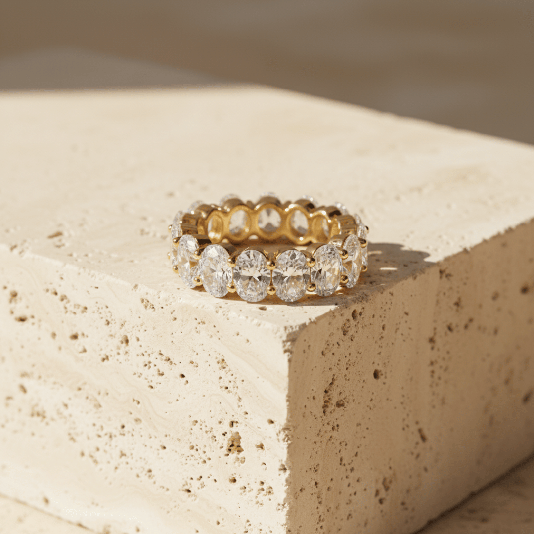 Elegante ovale eternity ring - goud- of rhodiumgeplateerd met cubic zirconia