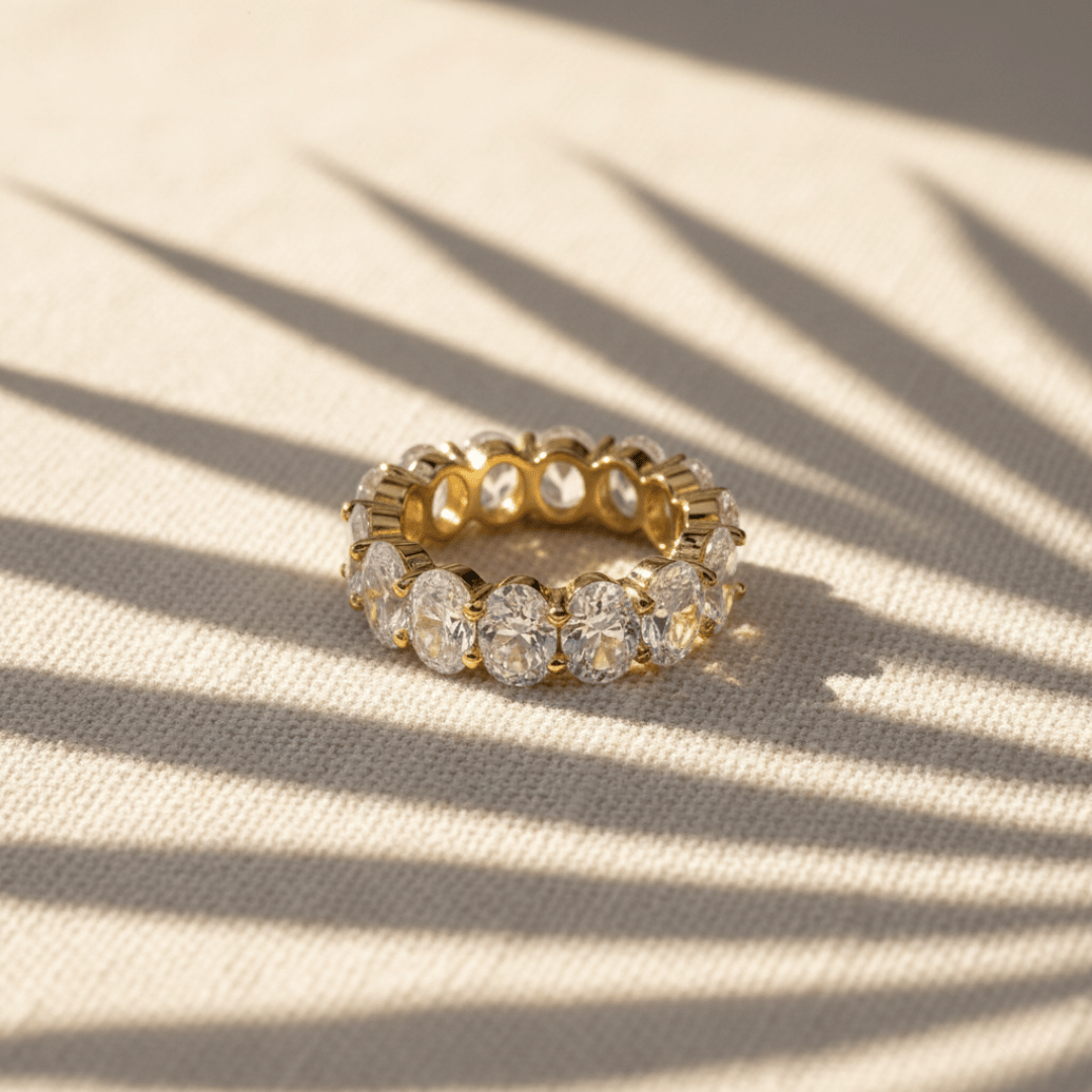 Elegante ovale eternity ring - goud- of rhodiumgeplateerd met cubic zirconia