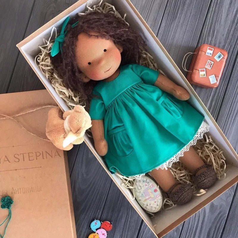 ELORA – Boneca Waldorf Feita à Mão em Algodão