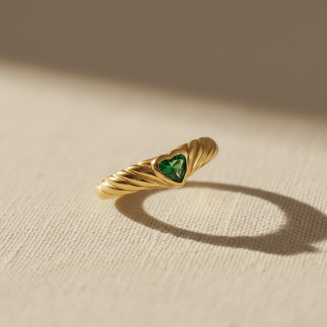 Emerald Juna Heart Ring - Gold with Vibrant Emerald Cubic Zirconia