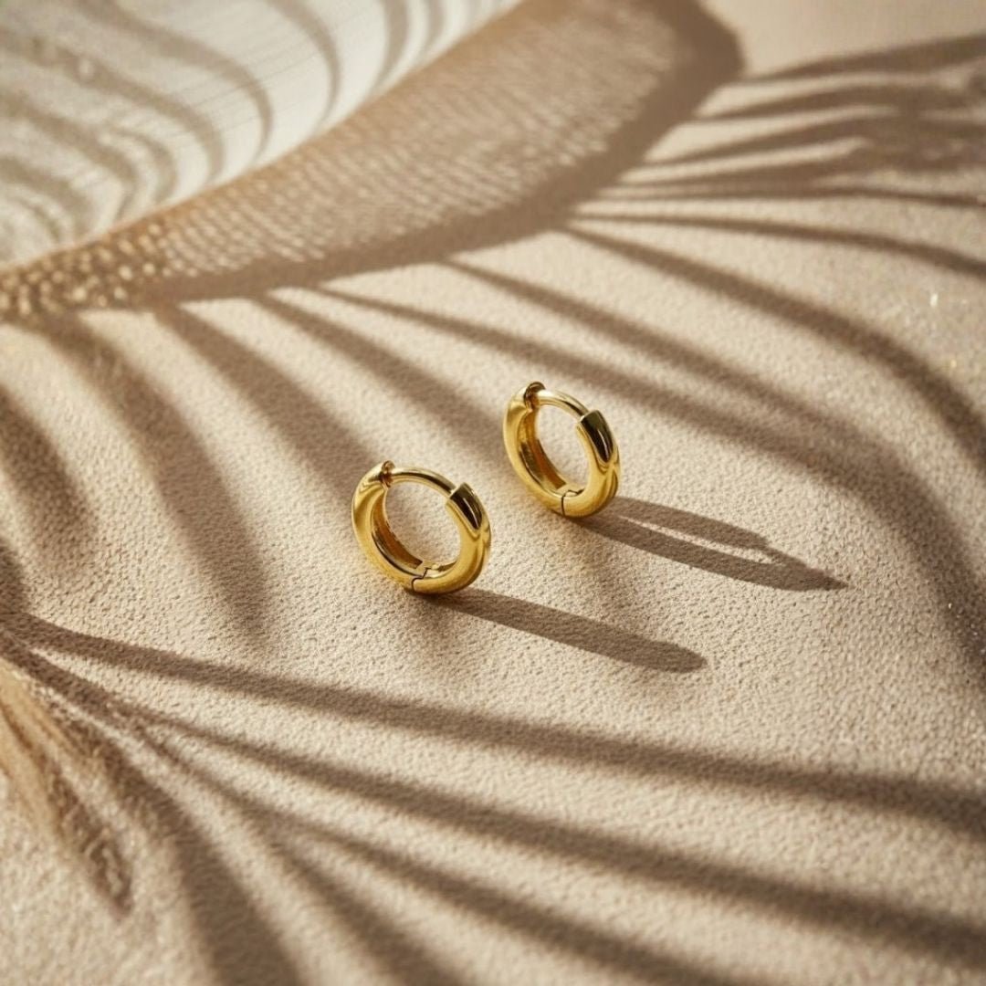 Essentiële Huggie Oorringen - Gouden Oorringen in Goud Verguld Messing