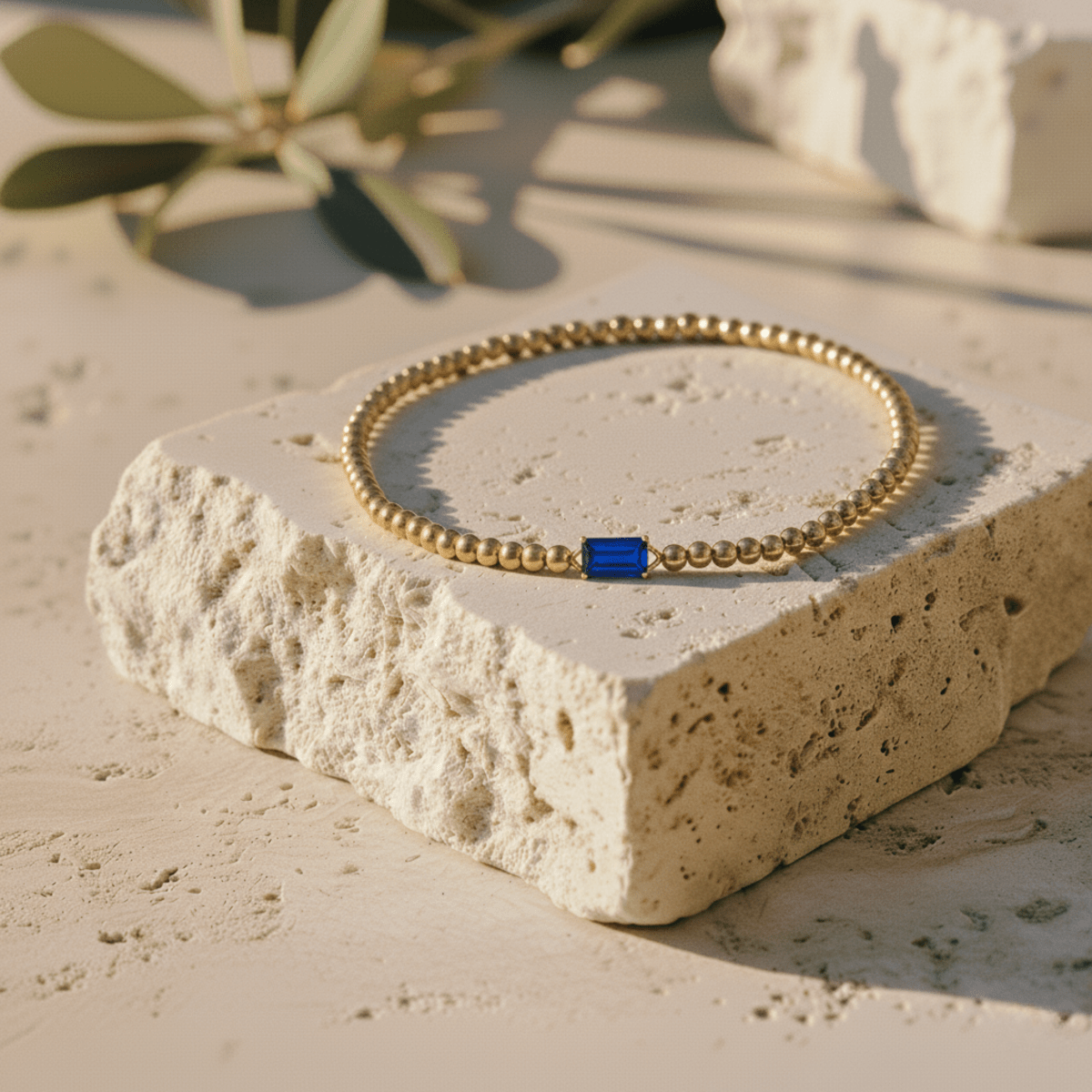 Bracelet en pierre de naissance en or avec un design élégant à perles pour un style personnalisé