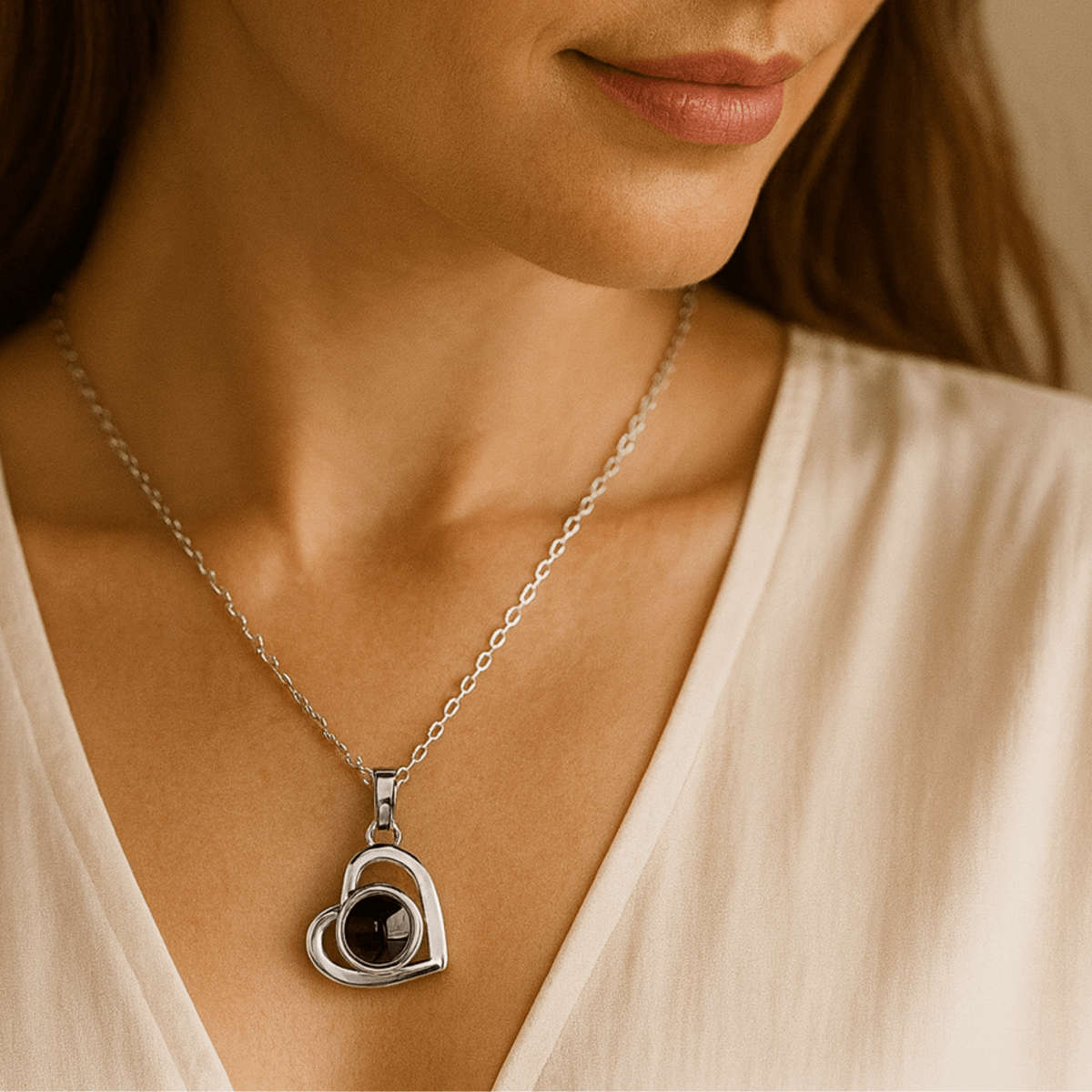 MEMORIA – Collar personalizado con proyección de foto y colgante en forma de corazón