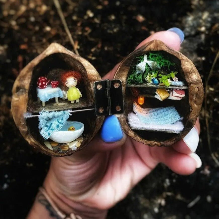 NATUREHAVEN – Handgemaakte poppenhuis van walnotenschil voor unieke miniatuurdecoratie