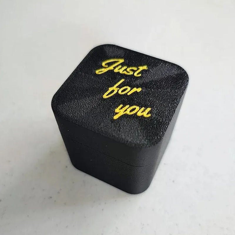 PRANKBOX – Mittelfinger in einer Box: Das ultimative Scherzgeschenk
