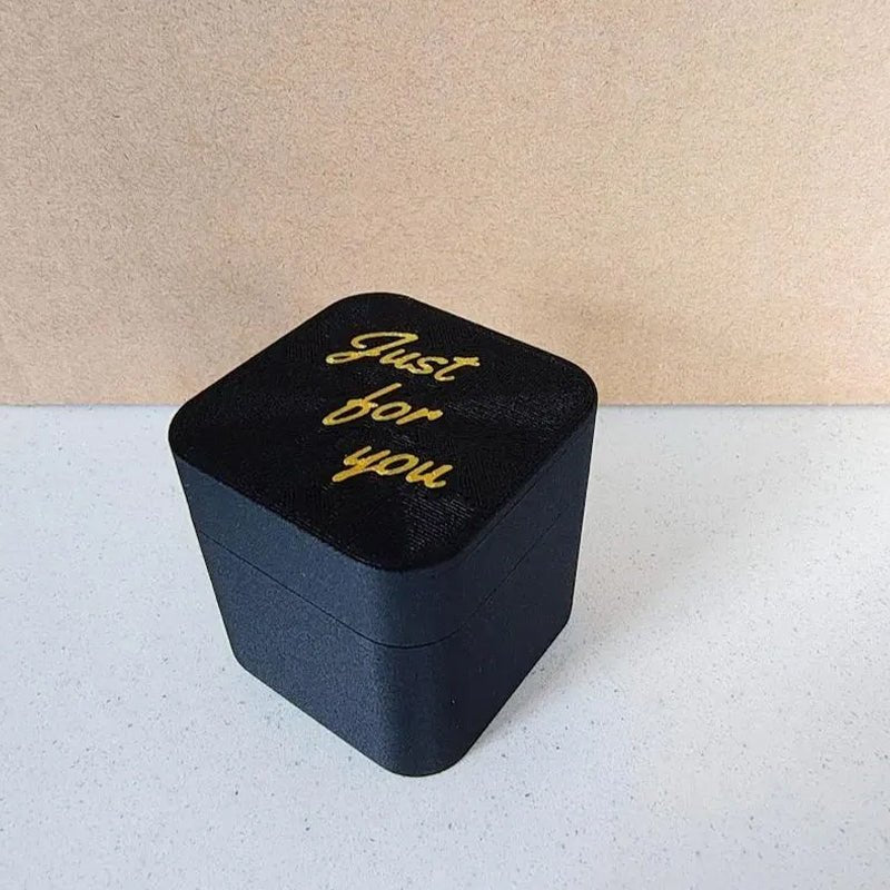 PRANKBOX – Mittelfinger in einer Box: Das ultimative Scherzgeschenk