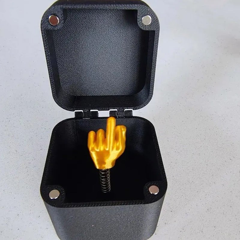 PRANKBOX – Mittelfinger in einer Box: Das ultimative Scherzgeschenk