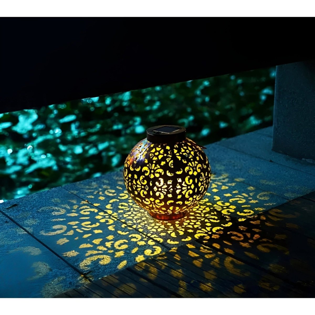 SUNLUME VINTAGE – Solar Garden Light for Timeless Outdoor Elegance