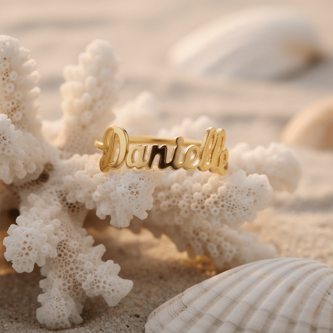 Tiny Script Ring - Aanpasbare Gepersonaliseerde Sieraden in Goud & Zilver