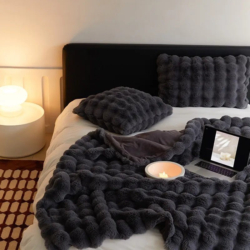 Cozy Haven - All-Season Soft Faux-Fur Blanket for Ultimate Comfort and Versatility 9