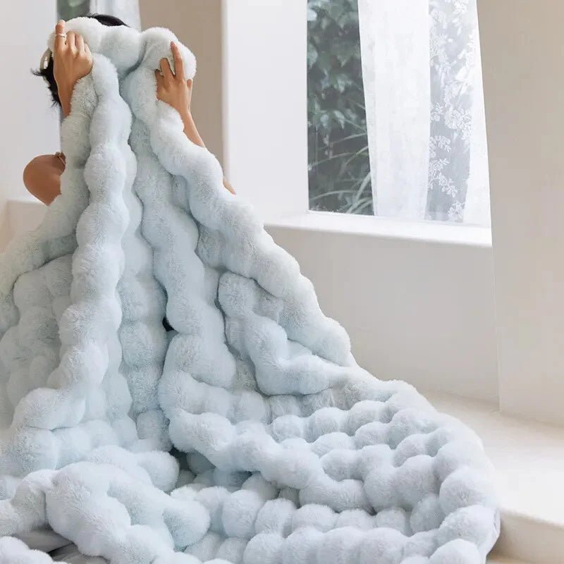 Cozy Haven - All-Season Soft Faux-Fur Blanket for Ultimate Comfort and Versatility 1