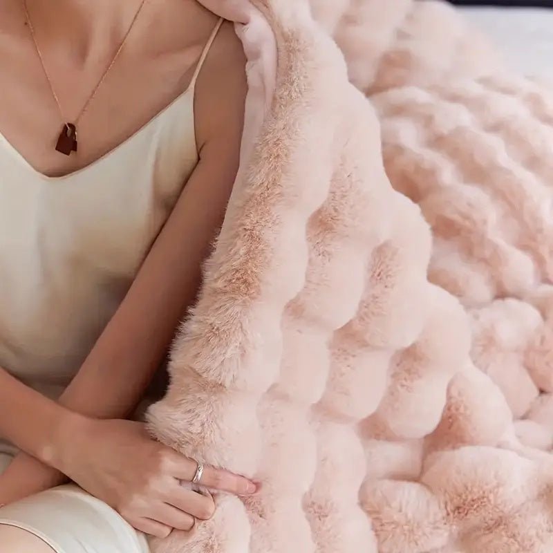 Cozy Haven - All-Season Soft Faux-Fur Blanket for Ultimate Comfort and Versatility 5