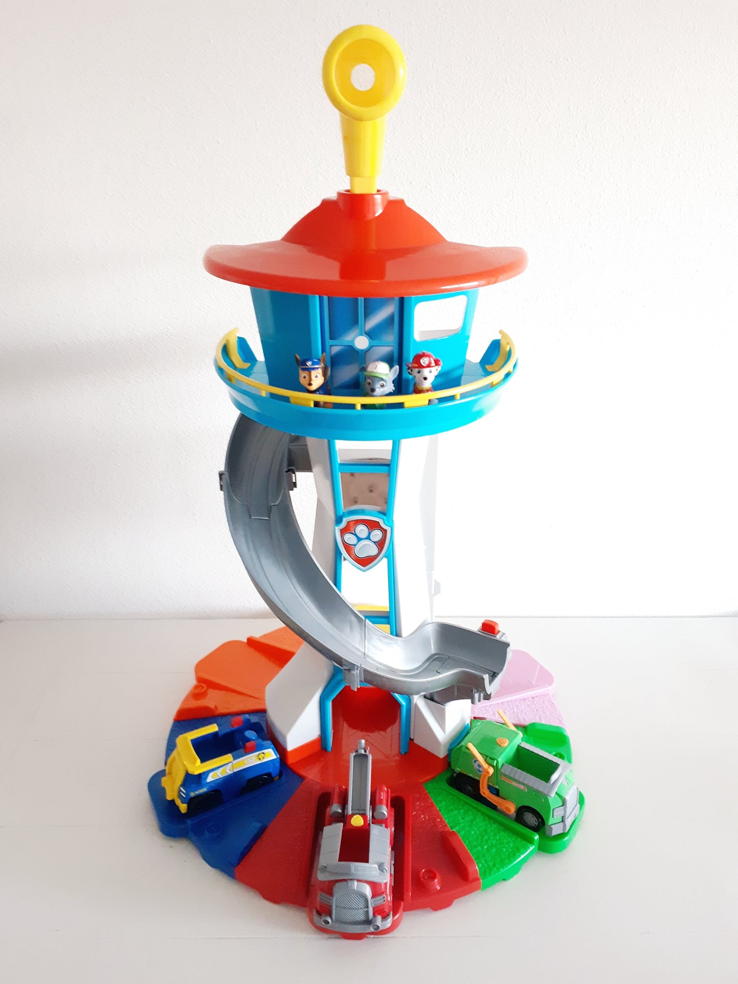Jeu AdventureSlide - Tour de toboggan pour enfants avec figurines et voitures