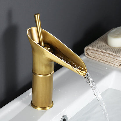 AquaFalls – Grifo de lavabo con cascada en latón antiguo