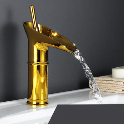 AquaFalls – Grifo de lavabo con cascada en latón antiguo