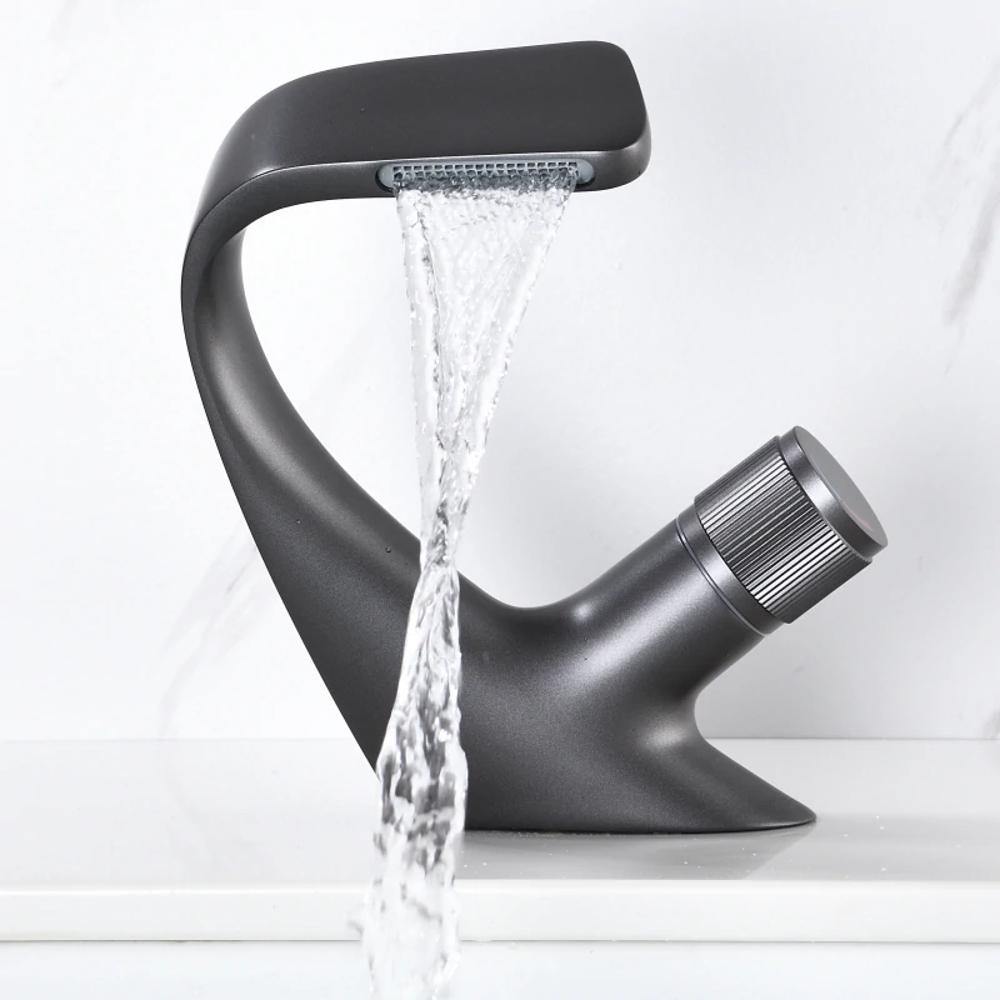 Aquacascade Basin TAP-modern waterfall wash basin made of brass for luxurious bathroom design 3