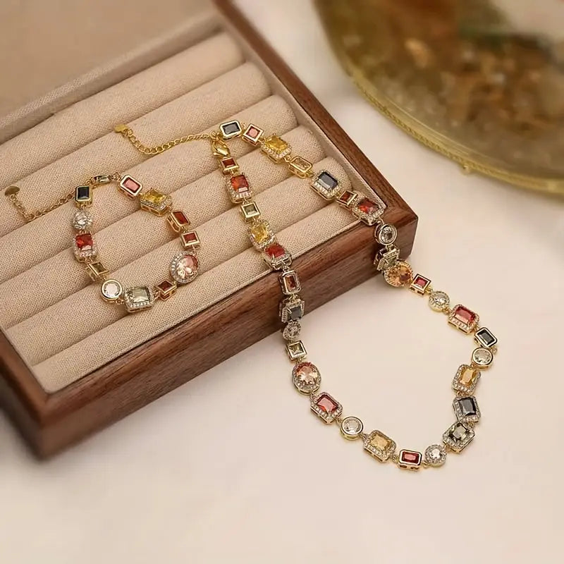 Set di gioielli geometrici con zirconi - Collana e orecchini moderni placcati oro