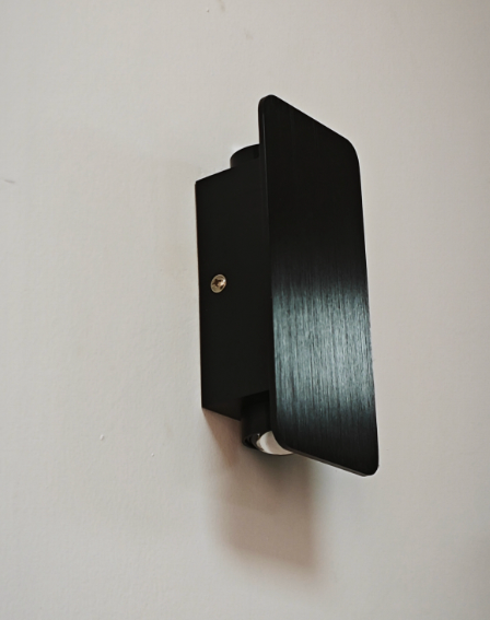 LUMINA SLIM – Minimalist LED Wall Light for Modern Interiors