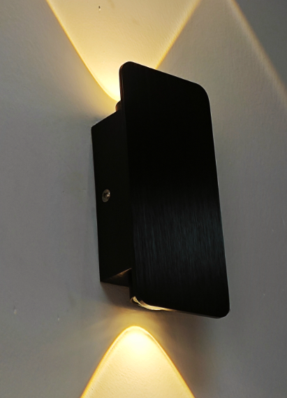 LUMINA SLIM – Minimalist LED Wall Light for Modern Interiors