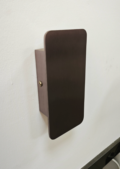 LUMINA SLIM – Minimalist LED Wall Light for Modern Interiors