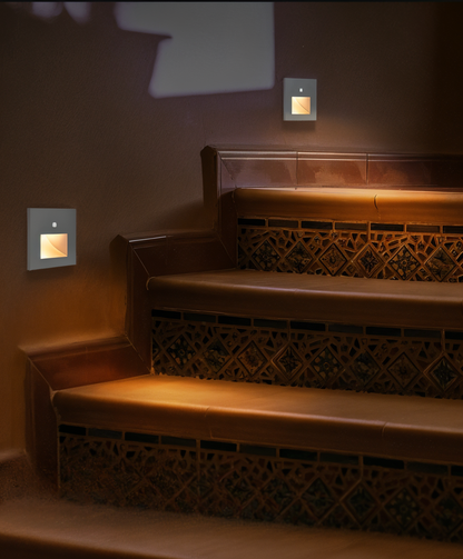 Lampada da parete LumiStep con sensore di movimento - Elegante illuminazione di sicurezza per interni