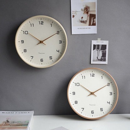 NordicTimber - Wanduhr aus Holz mit geräuschlosem Uhrwerk