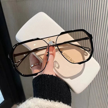 VOGUEVIEW SHADES – Oversized Square Sunglasses with UV400 & Photochromic Lenses