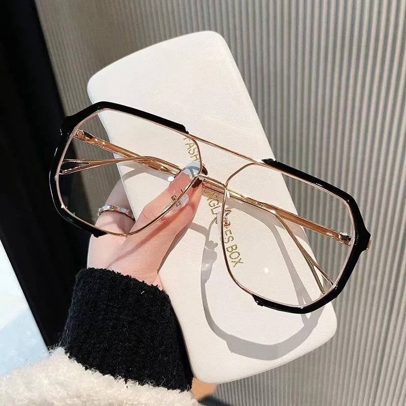 VOGUEVIEW SHADES – Oversized Square Sunglasses with UV400 & Photochromic Lenses