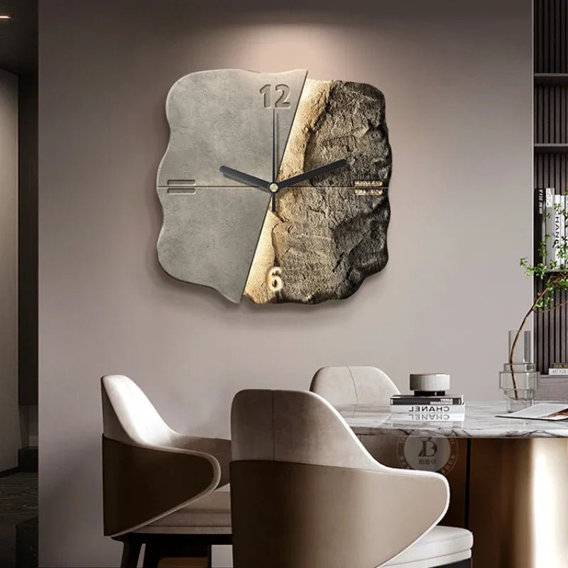 StoneAura - Moderne Wanduhr mit Sandstein-Effekt und geräuschlosem Quarz