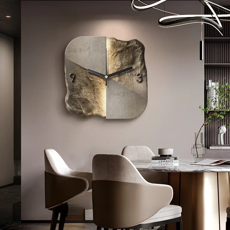 StoneAura - Moderne Wanduhr mit Sandstein-Effekt und geräuschlosem Quarz