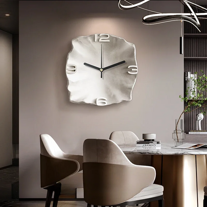 StoneAura - Moderne Wanduhr mit Sandstein-Effekt und geräuschlosem Quarz