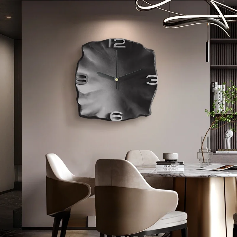 StoneAura - Moderne Wanduhr mit Sandstein-Effekt und geräuschlosem Quarz