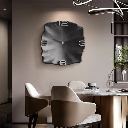 StoneAura - Moderne Wanduhr mit Sandstein-Effekt und geräuschlosem Quarz