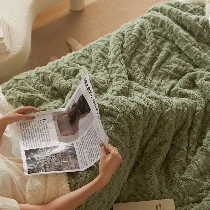LambCloud Blanket – Ultra-Warm Lambswool Throw for Winter Comfort