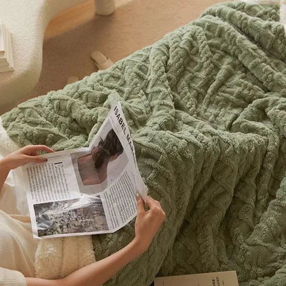 LambCloud Blanket – Ultra-Warm Lambswool Throw for Winter Comfort