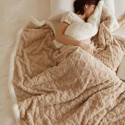 LambCloud Blanket – Ultra-Warm Lambswool Throw for Winter Comfort