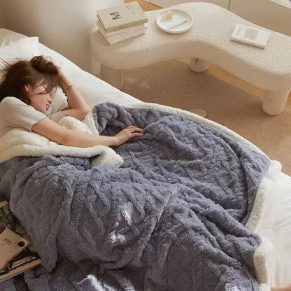 LambCloud Blanket – Ultra-Warm Lambswool Throw for Winter Comfort