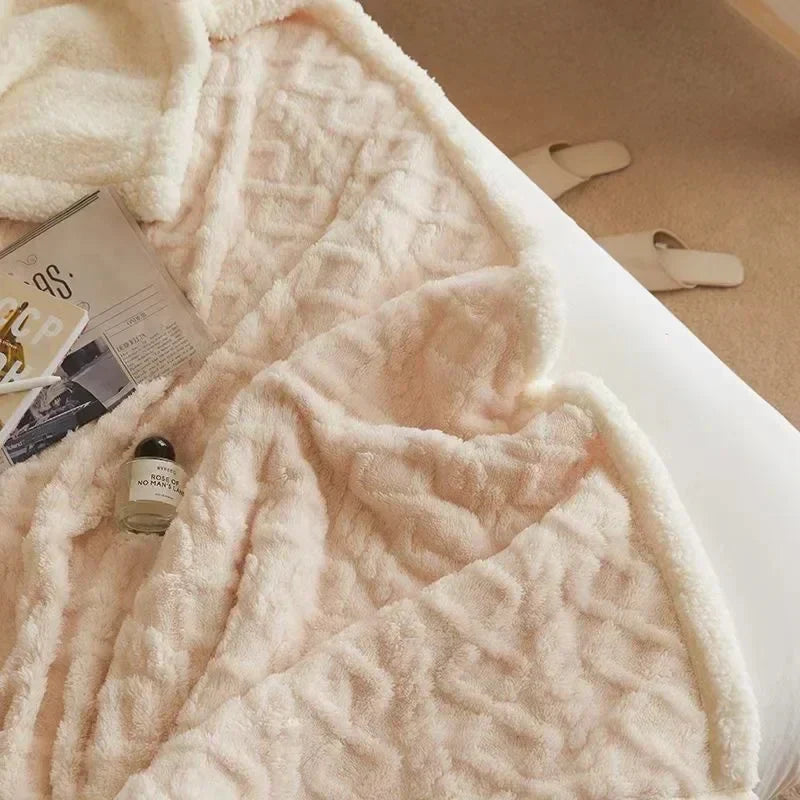 LambCloud Blanket – Ultra-Warm Lambswool Throw for Winter Comfort